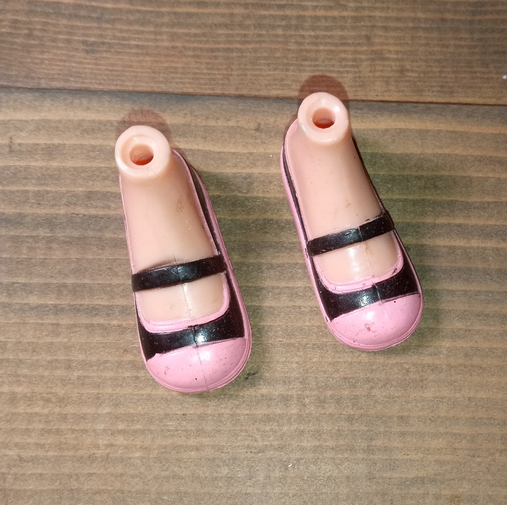 MGA Entertainment Bratz Dolls friends Moxie Girlz sized sandals flats shoes